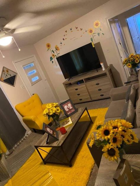 Yellow Aesthetic House Decor, Sunflower Theme Living Room, Sunflower House Decor, Yellow And Brown Living Room, Sunflower Bedroom Ideas, Sunflower Board, Sunflower Elephant, Jordan Year, Yellow Stuff