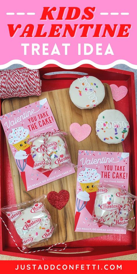 Valentine's Day just got sweeter with these "You Take the Cake" kids valentines! Perfect for school valentines and Valentine’s Day classroom parties. This valentine treat idea is so easy to put together. All you need are individually wrapped Hostess cupcakes and my Just Add Confetti valentine card printables. Print the valentine printable and attach the cupcake. The printable is available in my Just Add Confetti Etsy shop. Head to justaddconfetti.com for more easy and creative kids valenti Snack Valentine Ideas, Valentines Gifts For Classroom, Diy Valentines For Kids School Classroom, Prepackaged Valentine Snacks For School, School Staff Valentine Ideas, Little Debbie Valentine Ideas, Food Valentines For Kids, Muffin Valentine, Valentines Day Candy Ideas