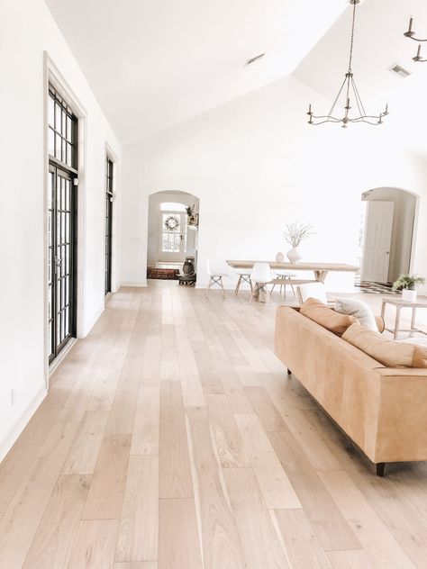 European Oak Shell Beach - Garrison Collection Products Oak Floor Living Room, Wood Floor Colors, Light Oak Floors, White Oak Hardwood Floors, Light Wood Floors, White Oak Floors, Shell Beach, Floor Colors, Living Room Flooring