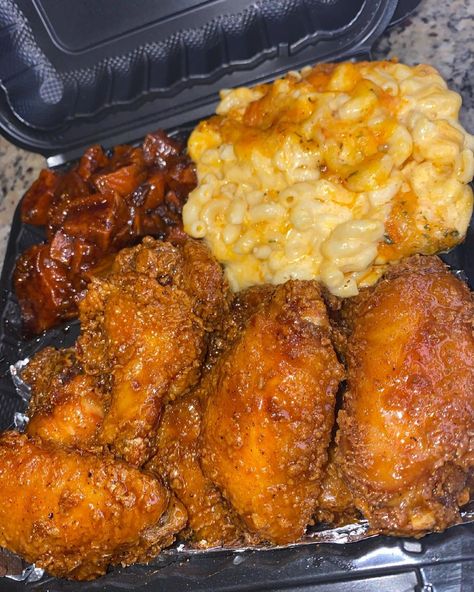 Honey Old Bay Wings, Old Bay Wings, Soul Kitchen, Yummy Seafood, Food Addict, Fast Foods, Soul Food Dinner, Num Num, Bae Goals