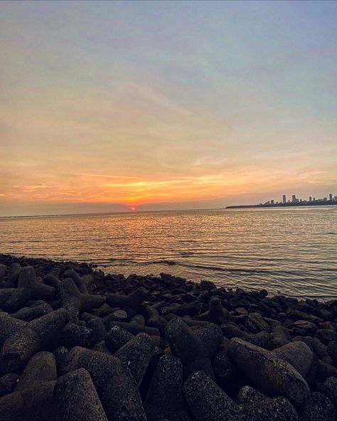 #sunset #marines #mumbai #aesthetic #explore #fyp Shree Raam, Mumbai Aesthetic, Love Life Tattoo, Marine Drive Mumbai, Desi Things, Marine Drive, Gate Way, Mumbai City, City That Never Sleeps