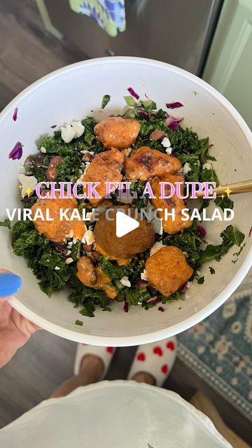 Brittany Voges on Instagram: "Kale Crunch Salad Dupe 🥗

I’ve been obsessed with the viral Chick-fil-A order still making its rounds on TikTok: a kale crunch salad + nuggets tossed in buffalo and ranch! It’s almost $19 though to order two side salads plus the nuggets so I decided to make it from home and it’s just as good, plus it’s better macros. Recipe below!

Macros: 28g p / 29g c / 14g f 

Ingredients:

for the salad:
2-3 cups shredded kale
1/2 cup shredded cabbage (red or green)
1 tbsp reduced fat feta
1 tsp crushed almonds
1 servings lightly breaded chicken nuggets from @costco 
1/2 tbsp buffalo sauce
1 tbsp @bolthousefarms ranch

for the dressing:
1 tsp olive oil
1 tbsp apple cider vinegar
1/2 tsbp light maple syrup
1/2 tsbp dijon mustard
salt, pepper, and garlic powder to taste

di Chick Fil A Salad, Breaded Chicken Nuggets, Kale Crunch Salad, Lightly Breaded Chicken, Kale And Cabbage, Crunch Salad, Shredded Cabbage, Side Salads, Buffalo Sauce