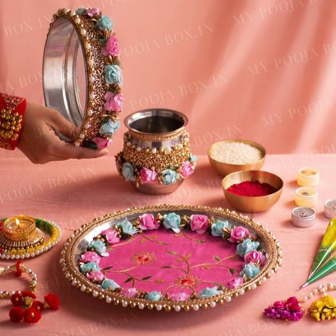 Karwa Chauth Thali, Karwa Chauth Gift, Diwali Photography, Paper Flowers Diy Easy, Thali Decoration Ideas, Karva Chauth, Poses Family, Pooja Thali, Pooja Items