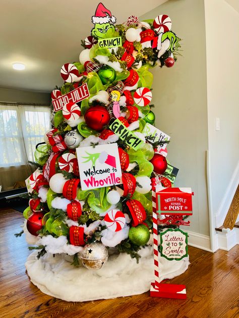 Grinch Theme Centerpieces, Grinch Centerpiece, Grinchmas Decorations Diy, Grinch Decorations, Grinch Trees, Colorful Ornaments, Le Grinch, Grinch Christmas Party, Whoville Christmas