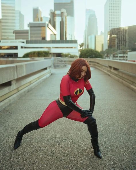 Always Remember To Stretch! @caitlinchristinee as Mrs. Incredible Photograped by @liquidverve #MrsIncredible #Elastigirl #HelenParr #HollyHunter #MrIncredible #TheIncredibles #TheIncredibles2 #Incredible #DisneyPixar #Pixar #WaltDisney #Disney #IncrediblesCosplay #DisneyCosplay #CosplayersOfInstagram #CosplayersOfIG #Cosplayer #Spandex #PinUp #Superhero Ms Incredible Costume, Caitlin Christine, Mrs Incredible Costume, Incredibles Cosplay, Incredible Costume, Mrs Incredible, Female Hero, E Last, Disney Cosplay