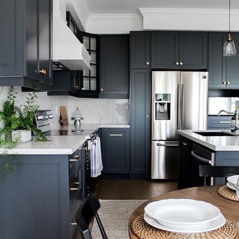 A lot is happening in the kitchen, and painting your wall with a dark color may become overwhelming; hence, a better way to use Cheating Heart is on your cabinet. Bm Cheating Heart, Navy White Kitchen, Timy Houses, Chantilly Lace Benjamin Moore, Best White Paint Colors, Gray Kitchens, Heart Kitchen, Log Home Kitchens, Open Kitchens