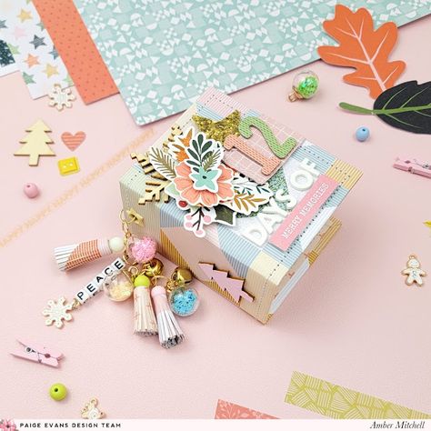 Mini Album Tutorial Templates, Mini Album Page Ideas, Scrapbook Binding, Christmas Scrapbook Ideas, Mini Album Ideas, Mini Album Scrap, Paige Taylor, Christmas Mini Albums, Diy Mini Album