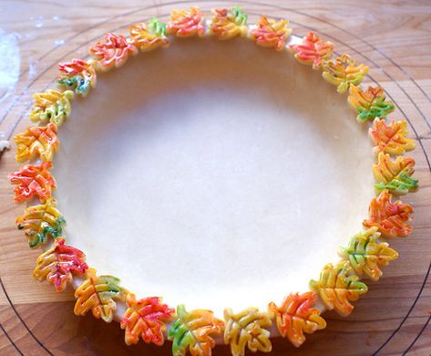 "Painted" Pie Crust Dough Colored Leaves | Dough Cut-Outs pa… | Flickr Pie Crust Leaves, Fancy Pie Crust, Pie Crust Art, Beautiful Pie Crusts, Decorative Pie Crust, Pie Crust Designs, Best Pecan Pie, Pie Crust Dough, Pies Art