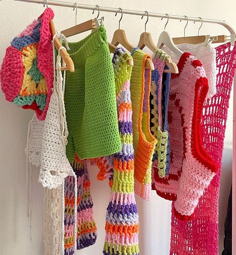 Crochet Market Stall, Crochet Fashion Trends, Crochet Store, One Skein Crochet, Crochet Aesthetic, Crochet Shop, Crochet Business, Business Proposal, Beach Bags