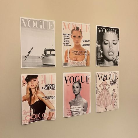 Room decor #vogue #room #aesthetic #fashion Carrie Bradshaw Room Aesthetic, Vogue Room Aesthetic, Magazine Room Decor, Vogue Aesthetic Bedroom, Fashion Room Aesthetic, Y2k Room Aesthetic, Cool Girl Bedrooms, Fashion Room Decor, Y2k Room