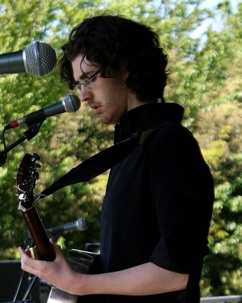 Young Hozier 😁#tbt Soul Festival May 2013📷 CHeneghan Photography #hozier #andrewhozierbyrne #ホージア Young Hozier, Bog Man, Beauty Goals, Hozier, Irish Men, April 25, Most Beautiful Man, Instagram Repost, Role Models