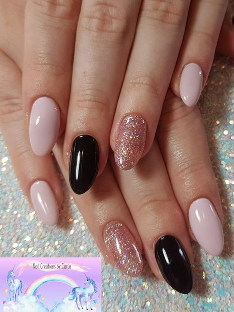 Black Light Pink Nails, Dark Pink Square Nails, Black And Rose Gold Nails Short, Dark Rose Gold Nails, Dark Pink And Gold Nails, Purple And Rose Gold Nails, Light And Dark Pink Nails, Black And Light Pink Nails, Dusty Rose Nails Design