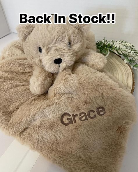 Finally back in stock! ……. Run don’t walk 💨⌛️ Available now for personalisation, these gorgeous soft fur teddy bear comforters are a fantastic gift for #babyshower #newbaby or #christeninggift Available with free embroidery and delivery throughout the Uk These are not going to hang around for long at only £12.99 #babycomforter #comforterbaby #comforters #comfortblanket #babyblanket #babypersonalisedgifts #teddybearlove #blankie #babygift #custombabygifts #essexmums #londonmums #kentmums... White Giraffe, Baby Blankie, Custom Baby Gifts, Baby Lamb, Soft Teddy Bear, Before Baby, Comfort Blanket, Soft Beige, White Zebra