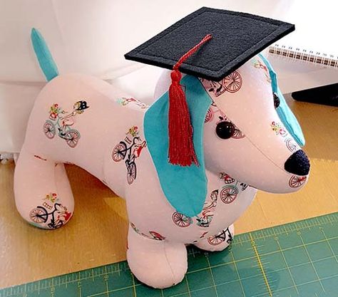 Dachshund toy graduation cap sewn by Korina Fraser Fabric Dog Pattern, Memory Dog Pattern Free, Funky Friends Factory Pattern, Stuffed Dog Pattern Free Sewing, Sewing Patterns Free Dog, Party Hat Pattern, Sheep Knitting Pattern, Bow Tie Pattern, Dog Sewing