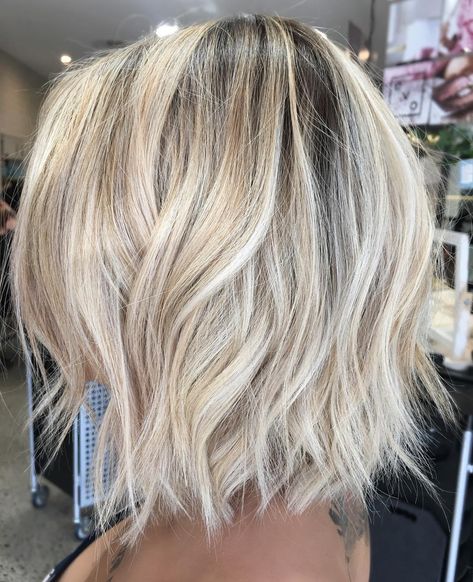 Bright Blonde Bob with Shaggy Ends Bob Shag, White Blonde Bob, Haircuts Blonde, Modern Haircuts, Bright Blonde, Wavy Bobs, White Blonde, Short Wavy, Brown Blonde Hair