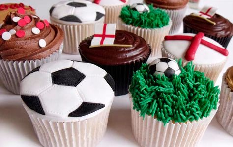 #WorldCup  #England Flag cup cakes England Themed Party Food, England Cupcakes, Footy Cake, World Cup Party, Muffin Ideas, Childrens Cupcakes, Football Cakes, Soccer Ball Cake, Football Party Favors