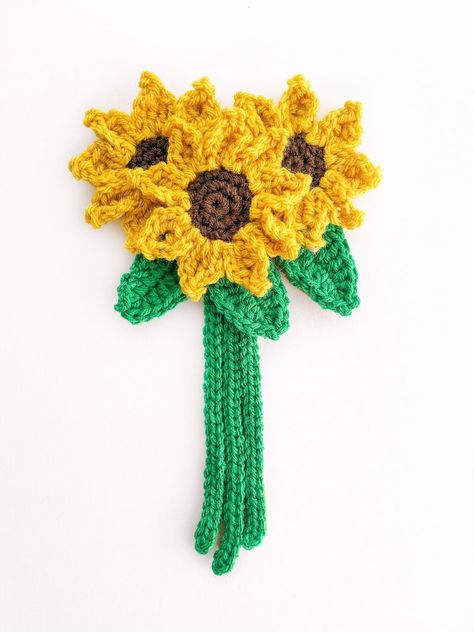 Free Crochet Sunflower Pattern - Welcome Free Crochet Sunflower, Crochet Sunflower Pattern, Crochet Craft Fair, Crochet Applique Patterns, Crochet Kitchen Towels, 5mm Crochet Hook, Pumpkin Garland, Crochet Sunflower, Lion Brand Yarn