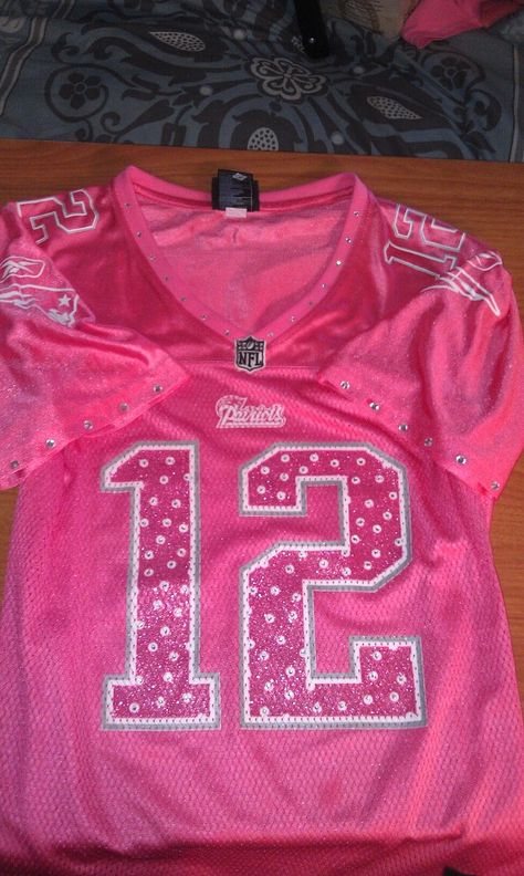 Blinged out Pats jersey I made! Diy Jersey, Powder Puff Football, Jersey Outfits, Football Run, Football Girlfriend, Bowl Decor, Pink Football, Football Jersey Outfit, Back To School Fits