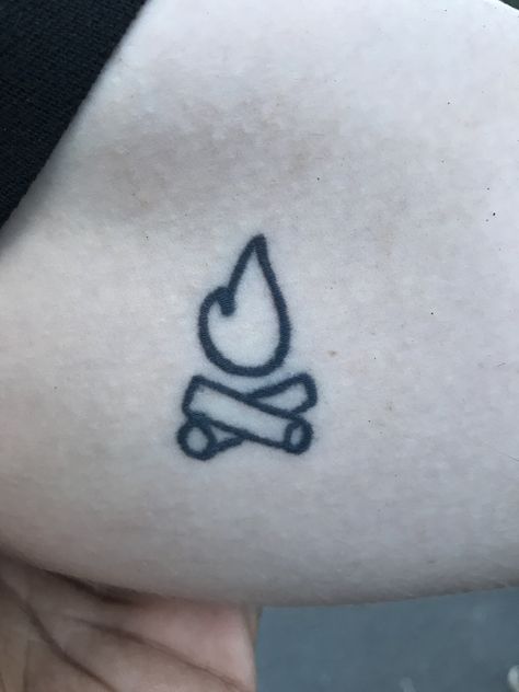 Camp Fire tattoo Small Campfire Tattoo, Campfire Tattoo Ideas, Fire Tattoo Simple, Camp Tattoo, Campfire Tattoo, Camping Tattoo, Tattoos Simple, Cute Easy Doodles, Inspiration Tattoo