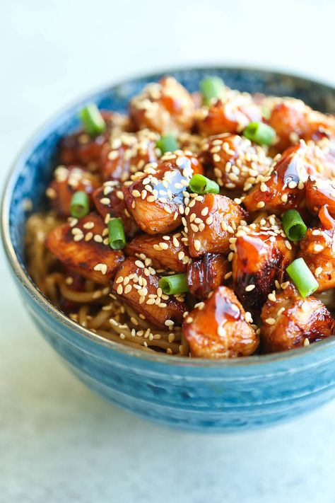 Teriyaki Chicken Noodle Bowls - A quick fix dinner made in less than 30 min. And the teriyaki sauce is completely homemade Teriyaki Chicken Noodles, Lunch Bowl Recipe, Soba Noodles Recipe, Noodle Bowls Recipes, Lunch Bowl, Asian Inspired Recipes, Teriyaki Sauce, Teriyaki Chicken, Noodle Bowls