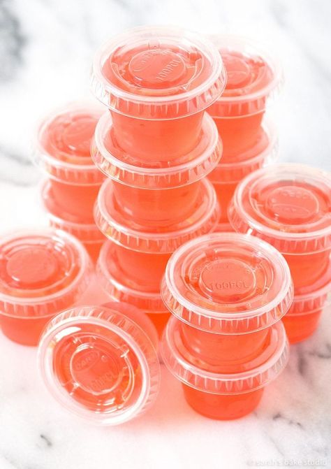 Bahama Mama Jello Shots – colorful, wiggly-jiggly, flavorful jello combined with tropical booze makes these jello shots scream SUMMER; grab your friends and make your taste buds sing. Bahama Mama Jello Shots, Summer Jello Shots, Malibu Jello Shots, Peach Jello Shots, Rum Jello Shots, Watermelon Jello Shots, Easy Jello Shots, Jello Shooters, Watermelon Jello