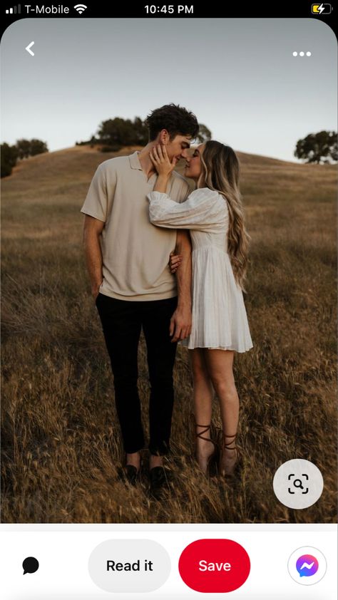 November Photoshoot Ideas Couple, Engagement Photos Height Difference, Dreamy Couples Photography, Park Couple Photoshoot, Couple Fall Photoshoot, Fall Couples Photoshoot, Engagement Shoots Poses, Fall Couple Photos, Shooting Couple