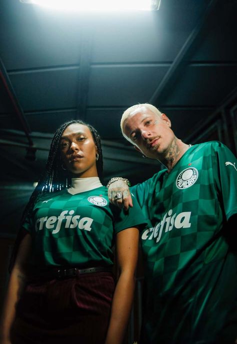 PUMA Launch Palmeiras 2021 Home Shirt - SoccerBible Soccer Senior Pictures, Sports Team Photography, Puma Football, Team Photography, Creative Photoshoot Ideas, Marketing Director, Sport Photography, Football Outfits, Football Kits