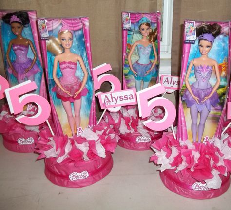 Barbie Pool Party Centerpieces, Barbie Car Centerpieces Ideas, Barbie Themed Birthday Party Centerpieces, Barbie Party Table Centerpieces, Doll Centerpieces Ideas, Malibu Barbie Centerpieces, Barbie Doll Centerpieces Ideas, Barbie Balloon Centerpiece, Rainbow Barbie Birthday Party