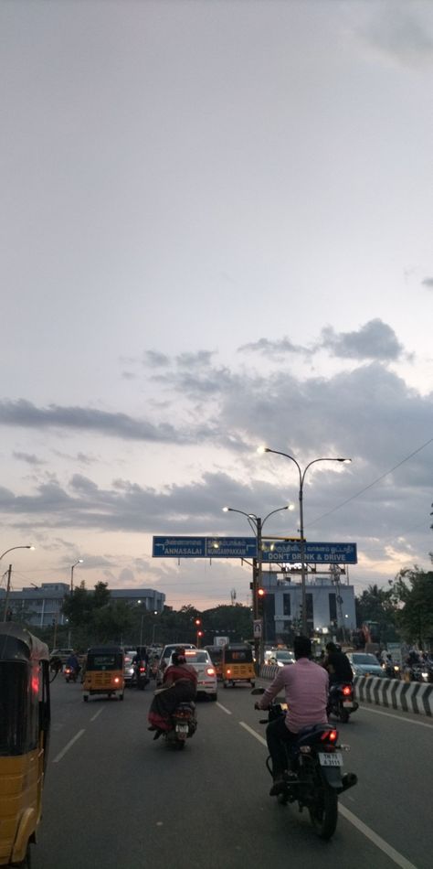 busy roads & aesthetic skies.. are everything that i live for Busy Road Photography, Busy Road Aesthetic, Road Aesthetic, Busy Road, Road Pictures, Road Photography, Picture Day, Fictional World, Day And Time