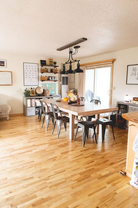 A classic farmhouse homeschool space! #farmhousehomeschool #rustichomeschoolspace #homeschoolroom #homeschooltour Tiny School Room, Kitchen Homeschool Space, Dining Room And Playroom Combo, Homeschool Playroom Combo, Homeschool Kitchen, Adventure Room Decor, Homeschooling Room, Homeschool Room Ideas, Homeschool Room Decor