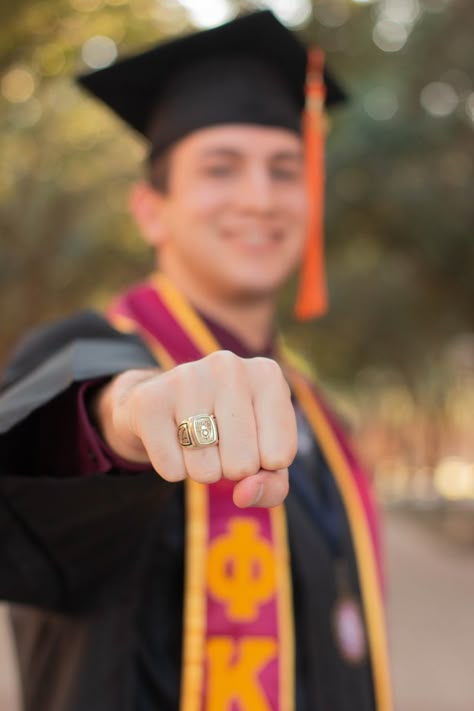 Mens Graduation Photoshoot, High School Graduation Pictures For Men, Graduation Poses For Guys High Schools, College Senior Picture Ideas For Guys, Boys College Graduation Pictures, Highschool Graduation Pictures Guys, Graduation Photoshoot For Men, Graduation Guy Pictures, Graduation Shoot Ideas Men