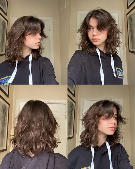 Short Fluffy Hairstyles, Fluffy Hairstyles, Curly Wolfcut, Wolfcut Hair, Short Grunge Hair, Haircut Straight, Long Wolfcut Haircut, Haircut Curly, Hair Inspiration Short