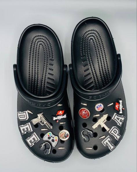 Crocs Fashion Men, Crocs Jibbitz Ideas For Men, Custom Crocs For Men, Black Crocs Outfit Men, Croc Outfits Men, Crocks Jibbitz, Black Crocs Men, Croc Inspiration, Black Crocs Outfit