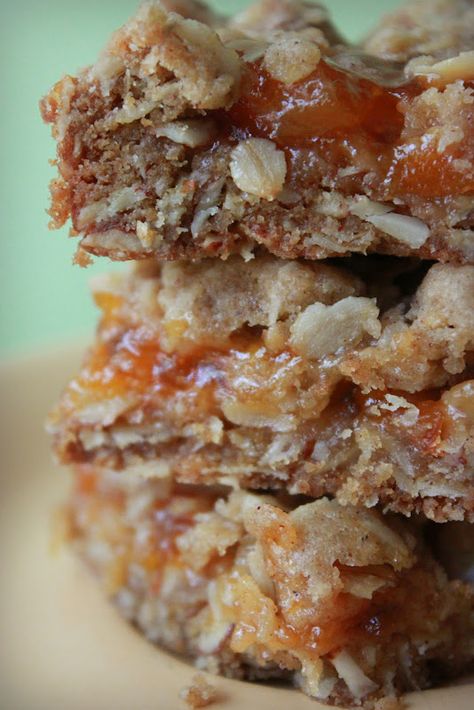 Annie's City Kitchen: Apricot Oat Bars Apricot Squares Recipe, Oat Bar Recipe, Apricot Oatmeal, Oatmeal Crumble Bars, Cakes Slices, Apricot Bars, Oat Bar Recipes, Oatmeal Crumble, Sweet Bars