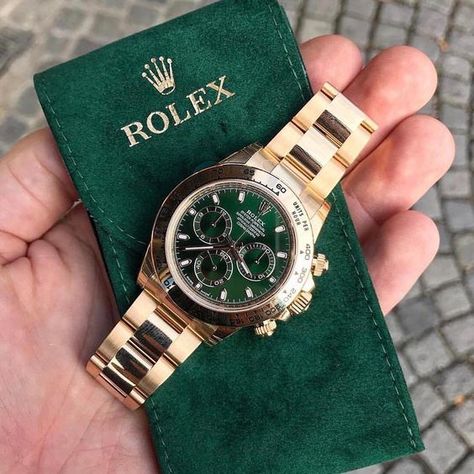 Montre de Luxe #clockradio #watchparts #watchstraps #timekeeper Suits Style, Stylish Watches Men, Mens Designer Watches, Fancy Watches, Rolex Watches For Men, Expensive Watches, Rolex Men, Hand Watch, Rolex Watch