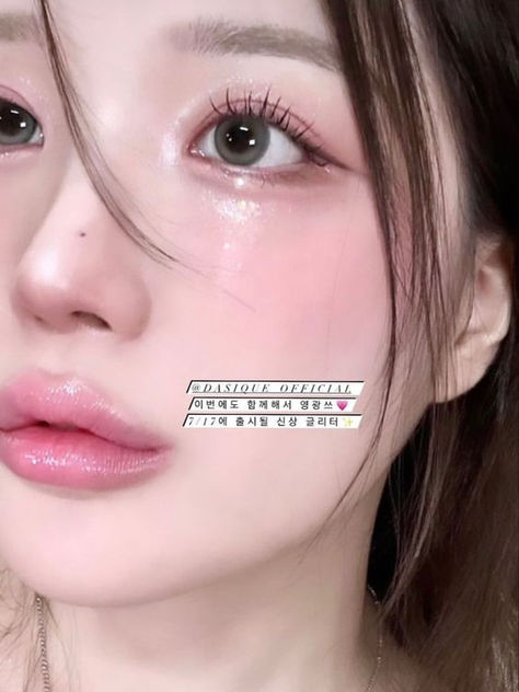 Korean pink makeup look: glowing pink Cooltone Makeup Looks, Korean Pink Makeup, Pink Soft Makeup, Pink Douyin Makeup, Makeup Looks Korean, Ballet Makeup, Makeup For Downturned Eyes, Pink Makeup Looks, Pink Makeup Look