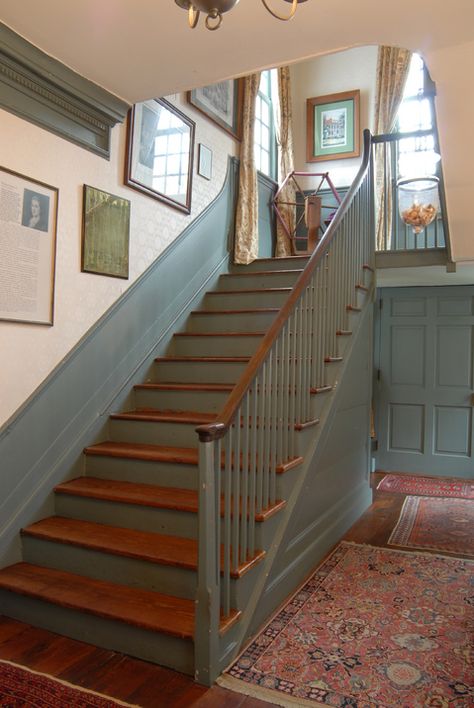 Painted Staircase, Painted Staircases, Chelsea Gray, Colonial Interior, Primitive Homes, Stair Case, Painted Stairs, Casas Coloniales, Colonial Decor