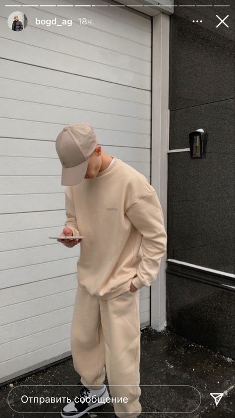 Men Sweatpants Outfit, Sportwear Outfit, White Tshirt Outfit, Crewneck Outfit, Spiegel Selfie, Khakis Outfit, Male Streetwear, Male Outfit, Beige Sweatshirt