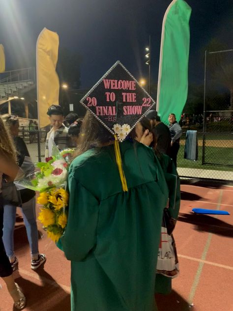 Graduation Cap Designs Class Of 2023, Harry Styles Senior Pictures, Graduation Cap Designs One Direction, Harry Styles Graduation, Harry Styles Inspired Graduation Cap, Sabrina Carpenter Graduation Cap, 5sos Graduation Cap, Louis Tomlinson Graduation Cap, Harry Styles Graduation Cap Ideas