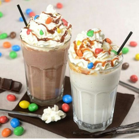 Mars Chocolate, Oreo Milkshake, Chocolate Drinks, Frappe, Hot Drink, M S, Oreo, Mars, Food And Drink