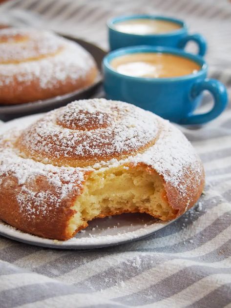 Pan de Mallorca are an egg-rich but light-textured, gently sweet bread roll from Puerto Rico. They're easy to recognize, coiled up and dusted with sugar, and make a delicious breakfast or snack. - roll with bite Mallorca Bread, Orange Sweet Rolls, Sweet Bread Rolls, Mexican Sweet Breads, Cinnamon Breakfast, Puerto Rico Food, Boricua Recipes, Hawaiian Sweet Rolls, Mexican Dessert