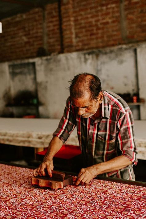 Our exclusive Sumac print in the making. The level of precision and attention to detail in this process is truly phenomenal. Rug Photography, Textile Photography, Indian Block Printing, Daughters Of India, Catalog Design Layout, Textile Craft, Artisan Textiles, Campaign Design, Ottoman Decor