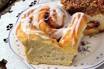 Mall-Style Cinnamon Rolls, freshly baked from your oven. So easy to do with Bridgford Frozen Ready-Dough®! Chicken Kebab Recipe, Frozen Bread Dough, Easy Cinnamon, Cinnamon Rolls Recipe, Breakfast Items, Bread And Pastries, Beef Jerky, Breakfast Time, Bread Rolls