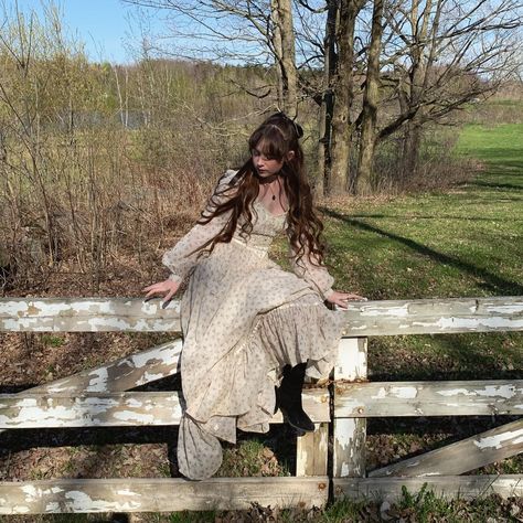 Lgbtq Fashion, Prairie Dresses, Ren Faire Costume, Gunne Sax Dress, Cottagecore Fashion, Princess Aesthetic, November 3, Girls Characters, Strong Hair