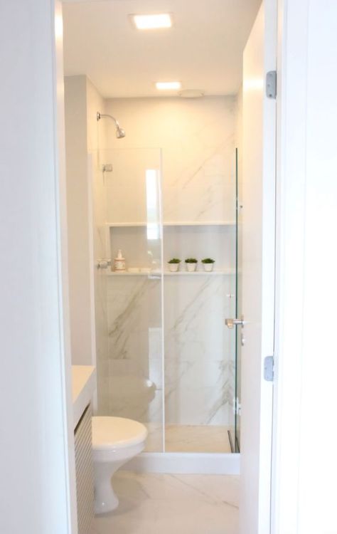 Small Bathroom Niche Ideas, Mini Full Bathroom, Bathroom Vanity For Small Bathroom, Narrow Small Bathroom, Super Small Bathroom Ideas, Small Bathroom Minimalist, Super Small Bathroom, Tiny Shower Room, Mini Bathroom Ideas