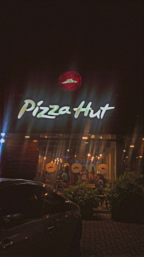 Shakeys Pizza Aesthetic, Pizza Hut Aesthetic, Pizza Aesthetic Wallpaper, Liv Core, Pizza Hut Delivery, Pizza Aesthetic, Aesthetic Lockscreens, Pizza Hut, Summer Bucket Lists