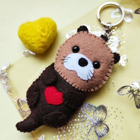 Felt Otter Pattern Free, Felt Otter, Otter Keychain, Diy Gifts For Girlfriend, Felt Keychain, Chalk Bags, Felt Sheets, Sewing Stuffed Animals, Girl Birthday Themes