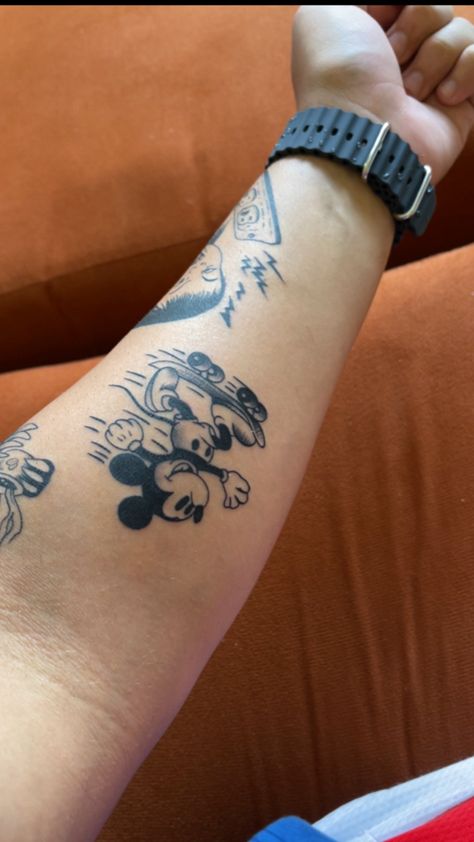 Tattoo mickey black work old school Tattoo Old School Black, Mouse Tattoo, Mickey Mouse Tattoo, Mouse Tattoos, Tattoo Old School, Black Work, Old School Tattoo, Blackwork, Old School