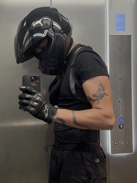 darius acrux, zodiac academy. Motorcycle Guy, Hot Biker Guys, Bike Aesthetic, Zodiac Academy, Motorcycle Aesthetic, Biker Aesthetic, Motorcycle Men, Biker Boys, Biker Love