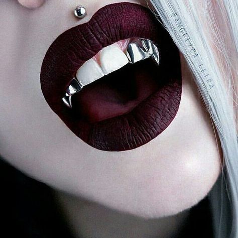 White Gold Grillz, Girl Grillz, Labret Vertical, Fang Grillz, Grillz Teeth, Teeth Caps, Gold Grill, Gold Grillz, Grills Teeth